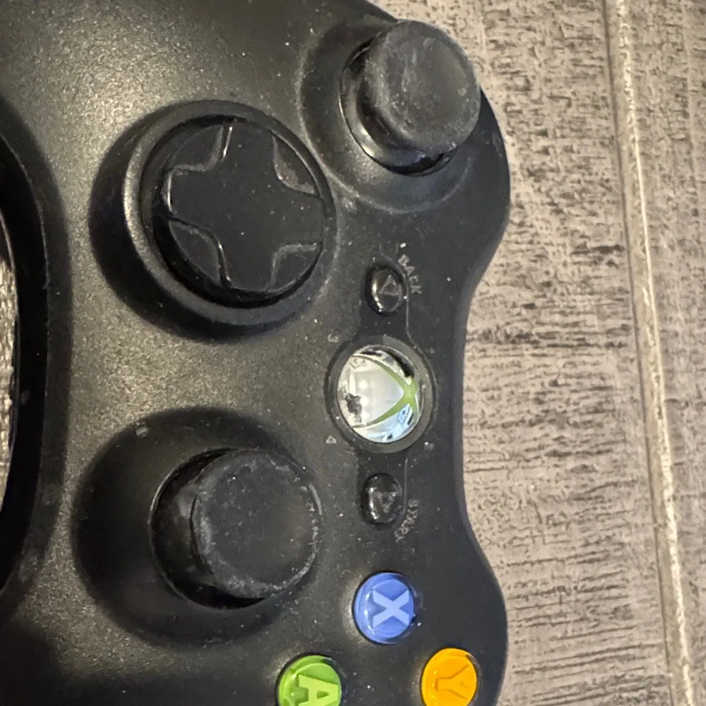 XBOX 360 Black Gaming Console with Kinect, Controllers and Games